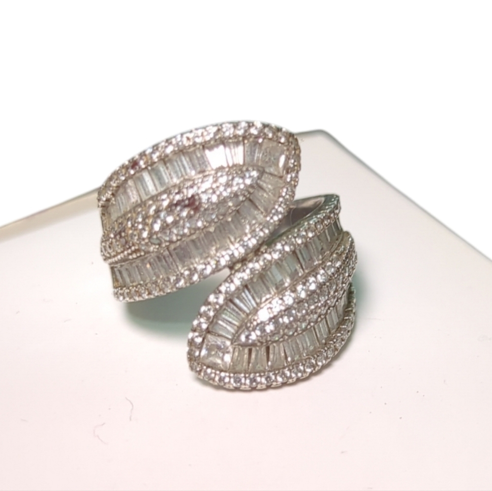 Size 7 Silver Tone Baguette Swirl Cocktail Ring